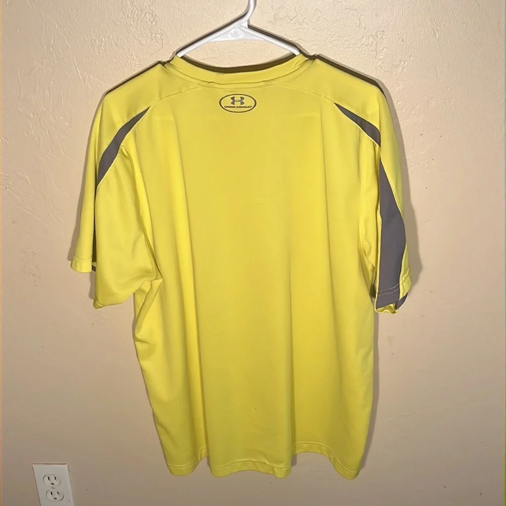 Under Armour XL Heat gear workout shirt - Picture 2 of 8